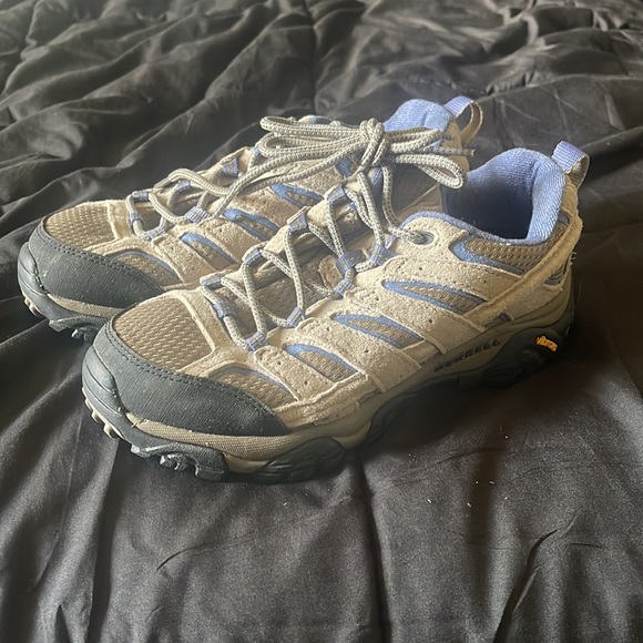 Merrell Moab2 hiking shoe. Size 7 US. Barely worn, like new. - Picture 2 of 4